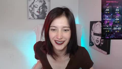 Snapshot of chloejohnsoon chatting on December 17, 7:37 pm Chloe online show from December 17, 7:37 pm