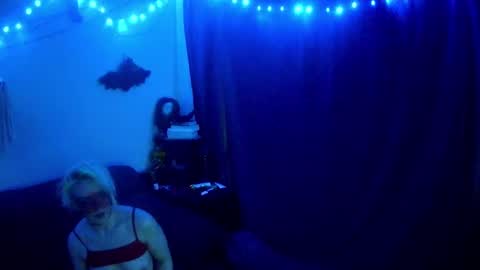 Snapshot of chloekissxo chatting on December 23, 4:50 pm Chloekissxo online show from December 23, 4:50 pm