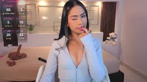 Chloe Moon online show from October 27, 1:17 pm