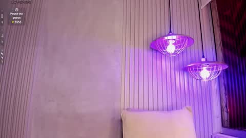 CHLOE  online show from December 7, 2:46 pm