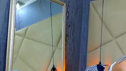 Chloe Vee online show from December 21, 7:23 am