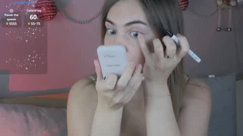 Snapshot of chloi_hes chatting on December 28, 12:35 pm chloi_hes online show from December 28, 12:35 pm