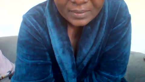 Snapshot of chocobabe002 chatting on October 31, 7:01 am chocobabe002 online show from October 31, 7:01 am