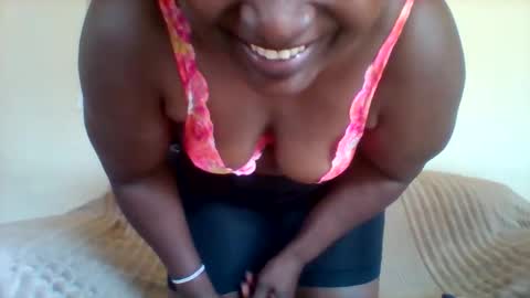 Snapshot of chocobabe002 chatting on October 24, 10:11 am chocobabe002 online show from October 24, 10:11 am