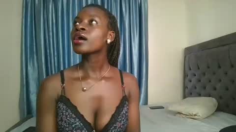 Snapshot of chocolate_iva chatting on November 1, 7:12 am Iva online show from November 1, 7:12 am