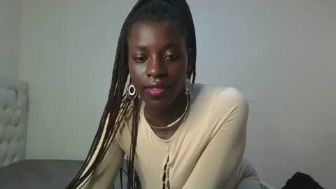 Snapshot of chocolate_iva chatting on October 28, 6:41 am Iva online show from October 28, 6:41 am