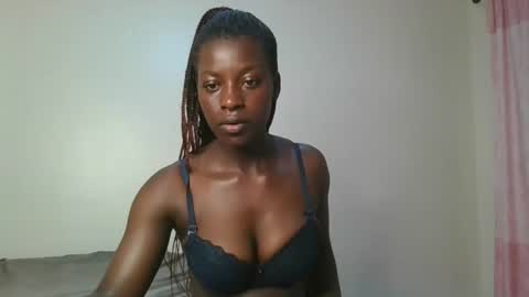 Snapshot of chocolate_iva chatting on October 21, 2:48 am Iva online show from October 21, 2:48 am