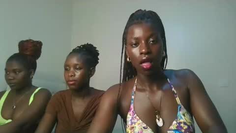 Snapshot of chocolate_iva chatting on October 17, 9:07 pm Iva online show from October 17, 9:07 pm