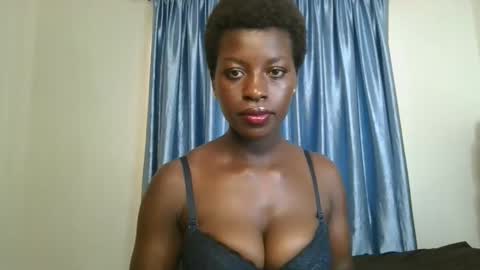 Snapshot of chocolate_iva chatting on October 3, 10:20 am Iva online show from October 3, 10:20 am