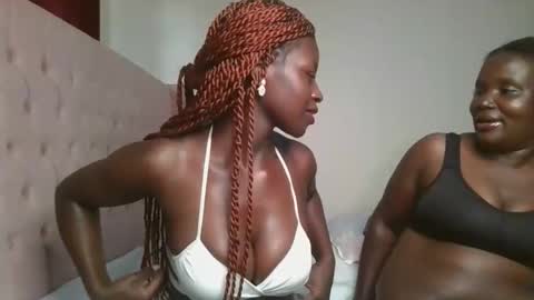 Snapshot of chocolate_iva chatting on September 10, 1:44 pm Iva online show from September 10, 1:44 pm