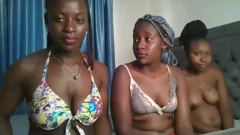 Snapshot of chocolate_iva chatting on October 30, 7:11 am Iva online show from October 30, 7:11 am