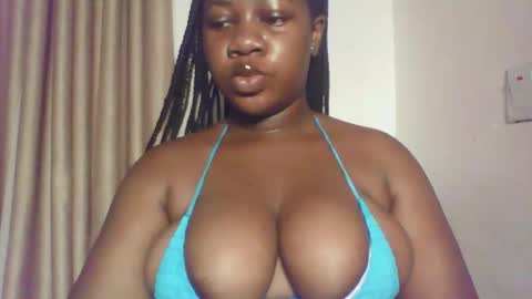 Snapshot of chocolateassgirl61 chatting on October 31, 7:23 am chocolateassgirl61 online show from October 31, 7:23 am
