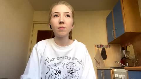 Mia online show from November 1, 9:24 am