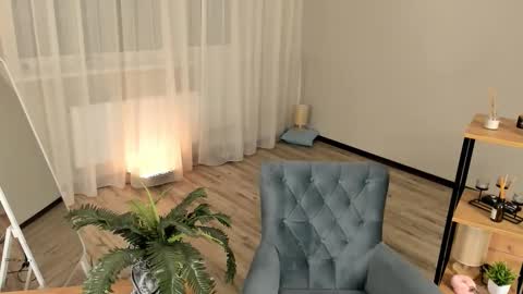 christaschrecongost online show from February 16, 4:18 pm