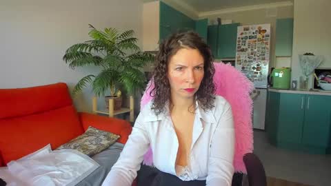 Snapshot of christina_hot chatting on February 20, 9:00 am Chris online show from February 20, 9:00 am