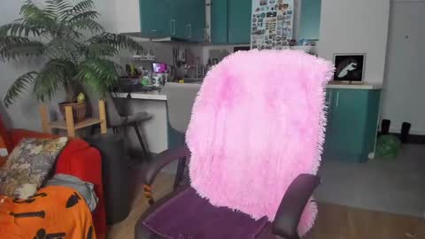 Snapshot of christina_hot chatting on March 6, 7:10 pm Chris online show from March 6, 7:10 pm