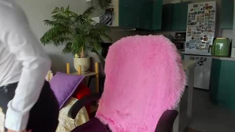 Snapshot of christina_hot chatting on October 6, 10:10 am Chris online show from October 6, 10:10 am