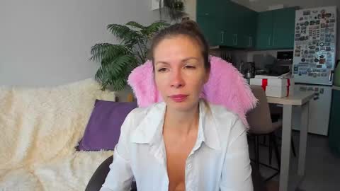 Snapshot of christina_hot chatting on October 29, 12:20 pm Chris online show from October 29, 12:20 pm