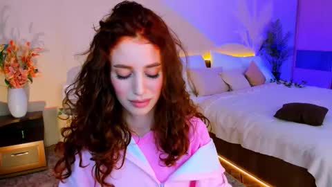 Snapshot of christinaconteeree chatting on October 10, 8:25 pm christinaconteeree online show from October 10, 8:25 pm