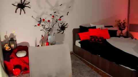 Snapshot of christinaconteeree chatting on October 31, 6:12 pm christinaconteeree online show from October 31, 6:12 pm