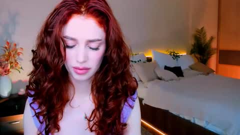 Snapshot of christinaconteeree chatting on October 17, 7:17 pm christinaconteeree online show from October 17, 7:17 pm