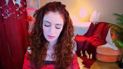 Snapshot of christinaconteeree chatting on October 25, 1:30 pm christinaconteeree online show from October 25, 1:30 pm