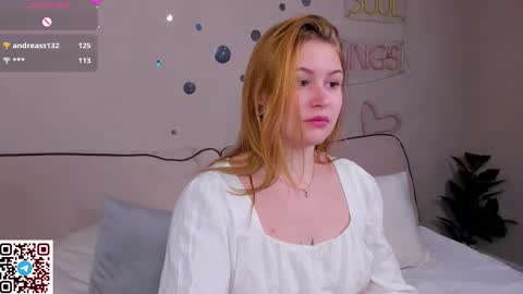 Snapshot of christine_wallker chatting on September 12, 1:39 am christine_wallker online show from September 12, 1:39 am
