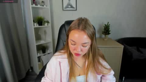 Snapshot of christy_little chatting on December 28, 8:16 am hristy3 online show from December 28, 8:16 am