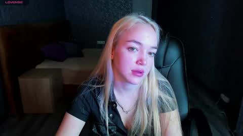 Snapshot of christy_little chatting on February 28, 8:20 am hristy3 online show from February 28, 8:20 am