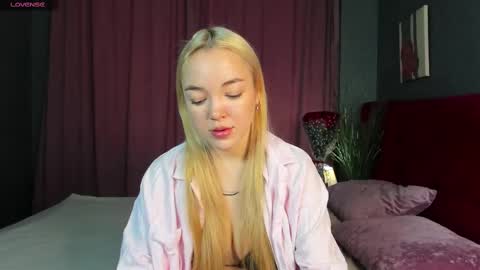 Snapshot of christy_little chatting on March 6, 8:41 am hristy3 online show from March 6, 8:41 am