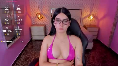 Snapshot of christy_teigen chatting on October 21, 7:29 pm CHRISTY  online show from October 21, 7:29 pm