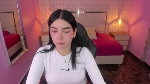 Snapshot of christy_teigen chatting on October 20, 7:28 pm CHRISTY  online show from October 20, 7:28 pm