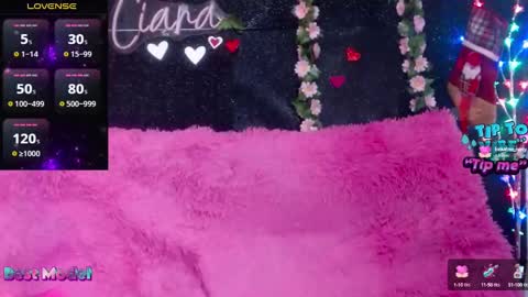 Snapshot of ciaraasweet chatting on December 5, 4:23 pm Ciara online show from December 5, 4:23 pm