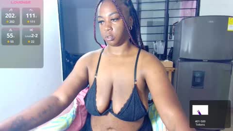 Snapshot of ciaraebonyxxx chatting on October 29, 9:02 am ciaraebonyxxx online show from October 29, 9:02 am