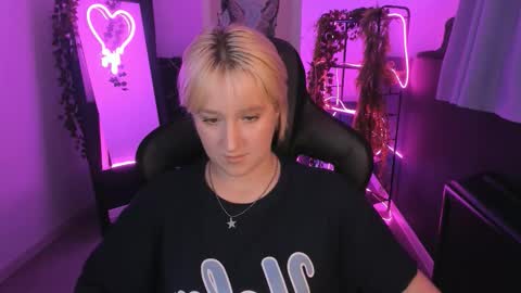 Snapshot of cinbellamy chatting on October 10, 7:02 am Cin Bellamy online show from October 10, 7:02 am