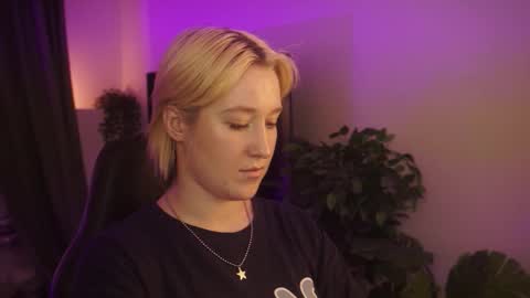 Snapshot of cinbellamy chatting on October 7, 6:51 am Cin Bellamy online show from October 7, 6:51 am