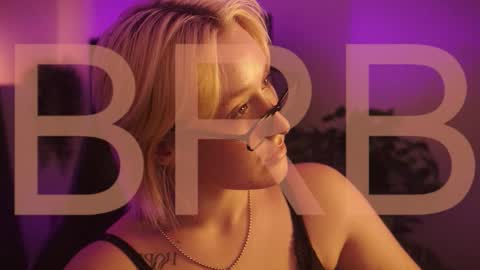 Snapshot of cinbellamy chatting on October 26, 2:18 am Cin Bellamy online show from October 26, 2:18 am