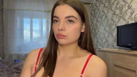 Caroline online show from July 15, 5:06 pm