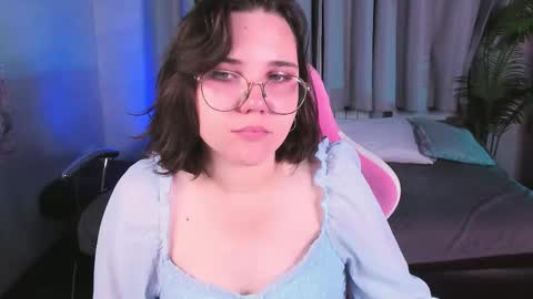 Snapshot of cinemagirl chatting on September 12, 2:24 pm Lily online show from September 12, 2:24 pm