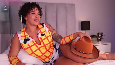 Snapshot of cinnamon_afrodit chatting on October 23, 11:11 pm Amber online show from October 23, 11:11 pm