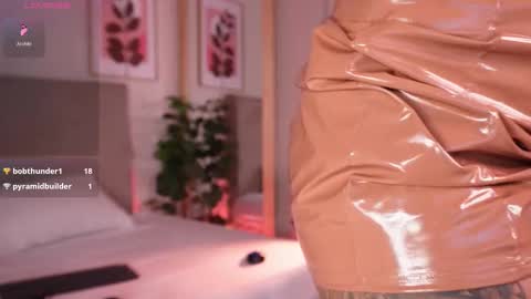 Snapshot of cinnamon_afrodit chatting on September 23, 9:13 pm Amber online show from September 23, 9:13 pm