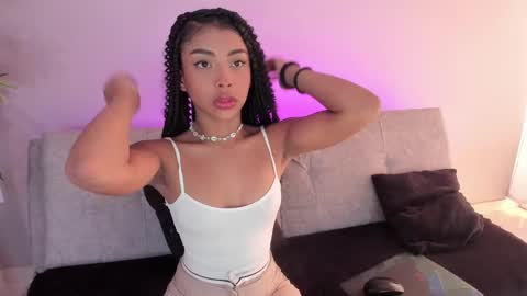 Snapshot of cinnamon_kyla chatting on February 10, 7:07 pm cinnamon_kyla online show from February 10, 7:07 pm