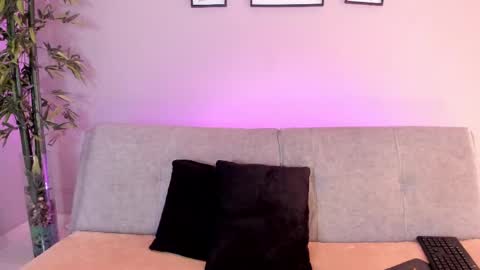 Snapshot of cinnamon_kyla chatting on February 22, 6:59 pm cinnamon_kyla online show from February 22, 6:59 pm