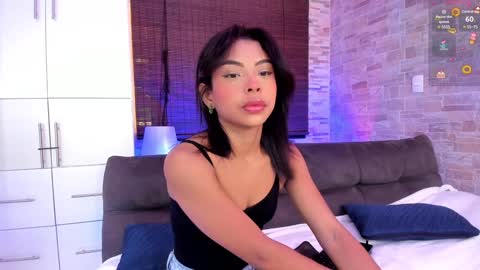 Snapshot of cinnamon_kyla chatting on January 19, 4:46 pm cinnamon_kyla online show from January 19, 4:46 pm