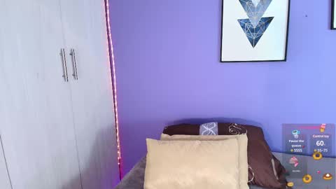 Snapshot of cinnamon_kyla chatting on February 25, 6:44 pm cinnamon_kyla online show from February 25, 6:44 pm
