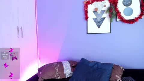 Snapshot of cinnamon_kyla chatting on December 12, 6:53 pm cinnamon_kyla online show from December 12, 6:53 pm