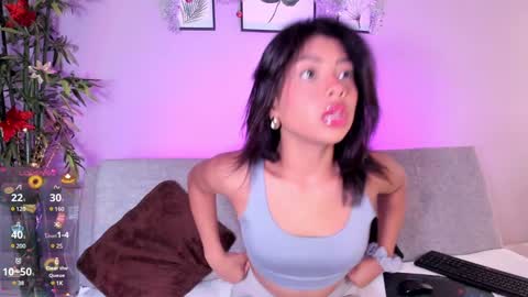 Snapshot of cinnamon_kyla chatting on December 22, 6:37 pm cinnamon_kyla online show from December 22, 6:37 pm