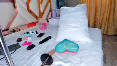 Snapshot of cintiavega chatting on October 4, 12:33 pm Cintia online show from October 4, 12:33 pm