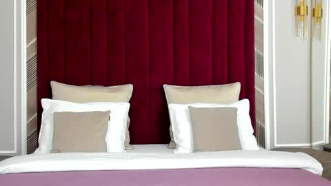 Claire online show from April 19, 2:39 pm