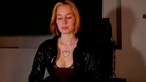 Claire online show from June 2, 4:30 pm